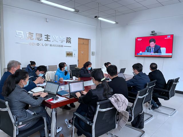 9499www威尼斯观看十九届六中全会新闻发布会-中关村教工会场1_副本.jpg