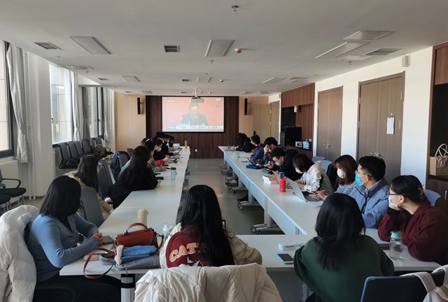 9499www威尼斯观看十九届六中全会新闻发布会-良乡学生会场_副本.jpg
